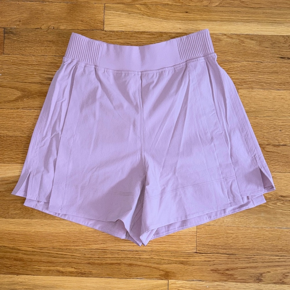 Lululemon Athletica stretch woven relaxed fit HR shorts 4” XS NWOT